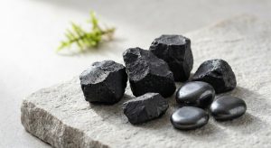 Shungite : origine, composition, usages et ce qu&rsquo;il faut savoir avant d&rsquo;acheter